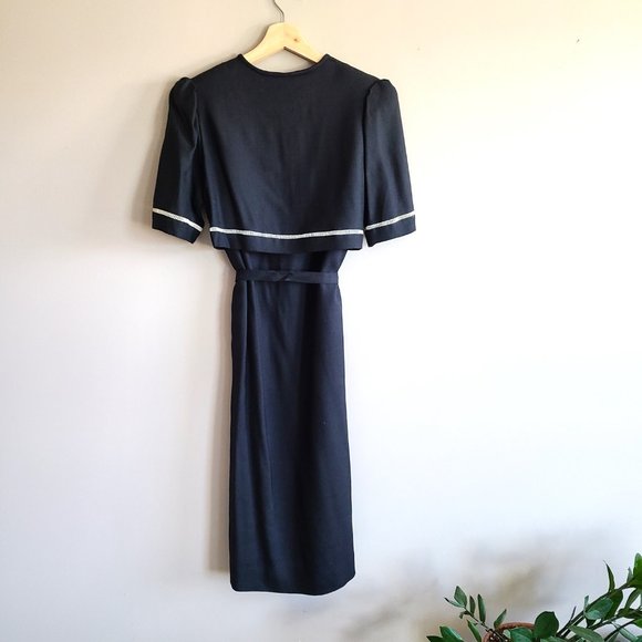 Elegant Black Dress with White Accents - Picture 4 of 13